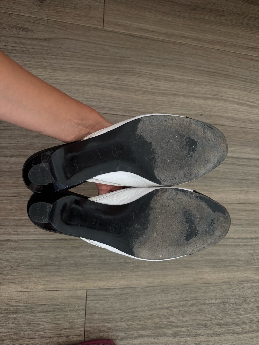 CHANEL White and Black Cap-Toe Leather Mules - Picture 2 of 4